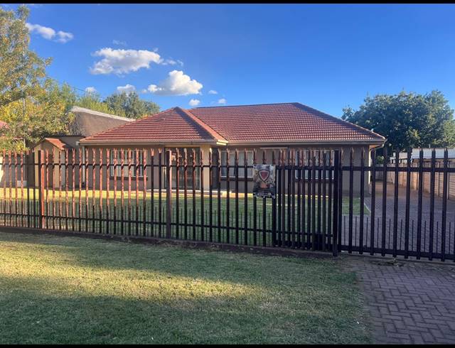 3 BEDROOM HOUSE FOR SALE IN THREE RIVERS
